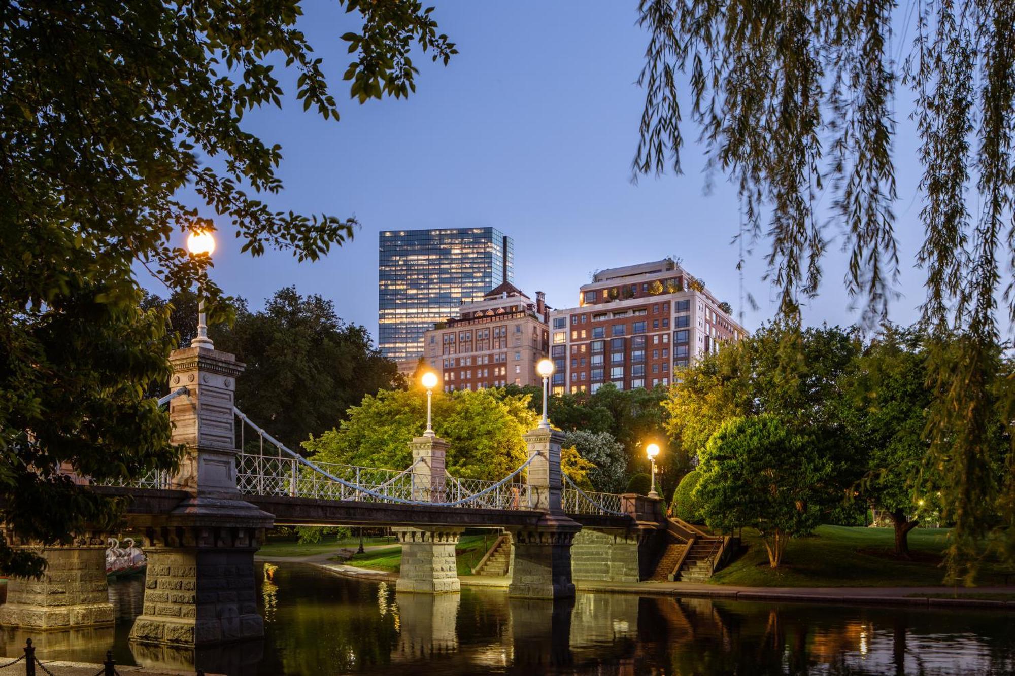 The Newbury Boston Hotel Bagian luar foto The Public Garden